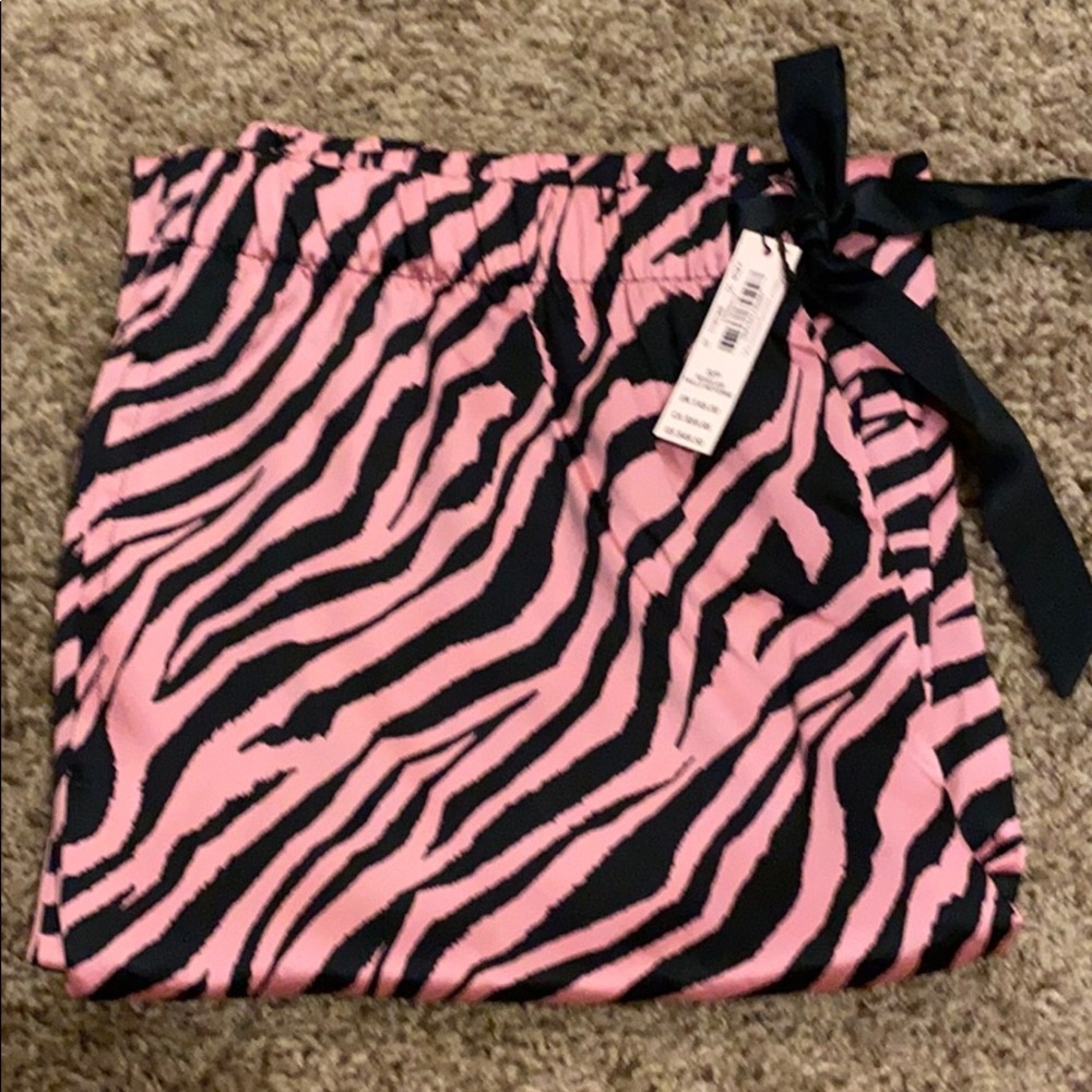 🆚Rose Luster Zebra PJ pants - Picture 4 of 7